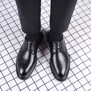 Мъжки официални обувки с връзки заоблен модел