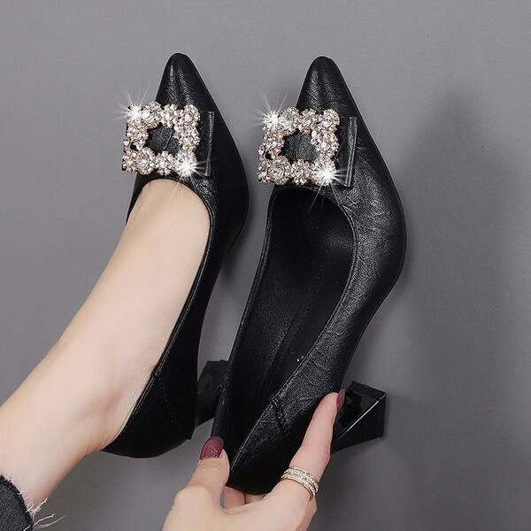 Sieviešu augstie apavi ar biezu papēdi un akmeņiem