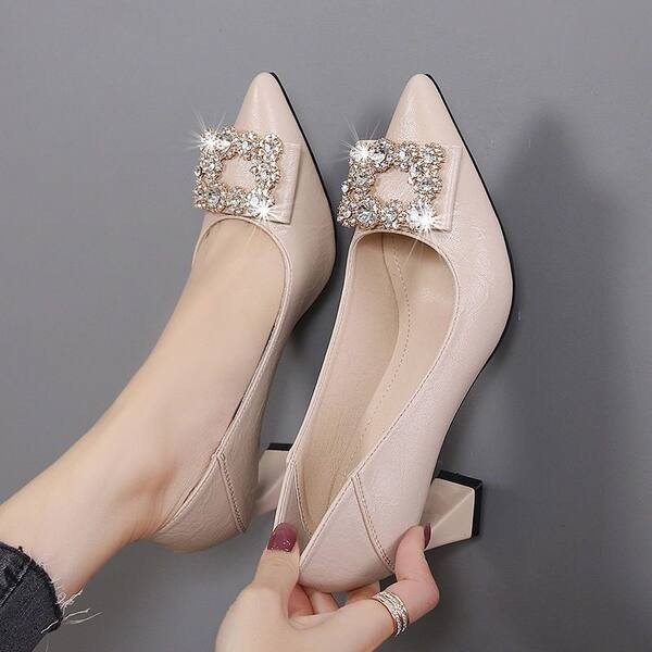 Sieviešu augstie apavi ar biezu papēdi un akmeņiem