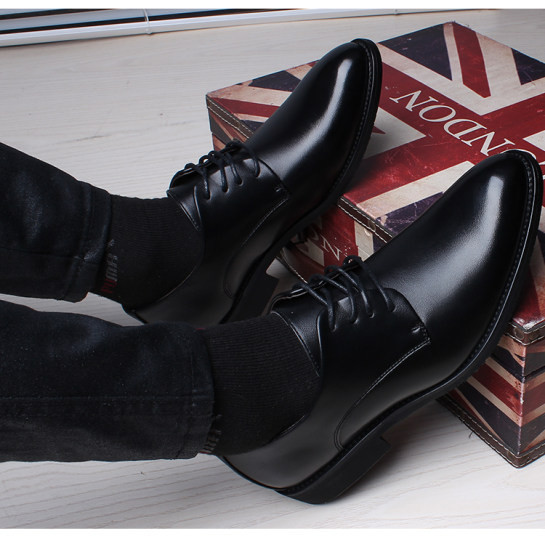 Vīriešu smailas kurpes ar mežģīnēm melnā krāsā