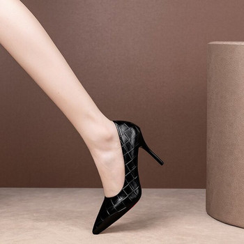 Елегантни дамски обувки с ток 