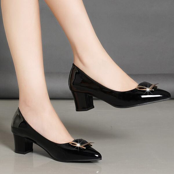 Casual ženske cipele s metalnim elementima i debelom petom