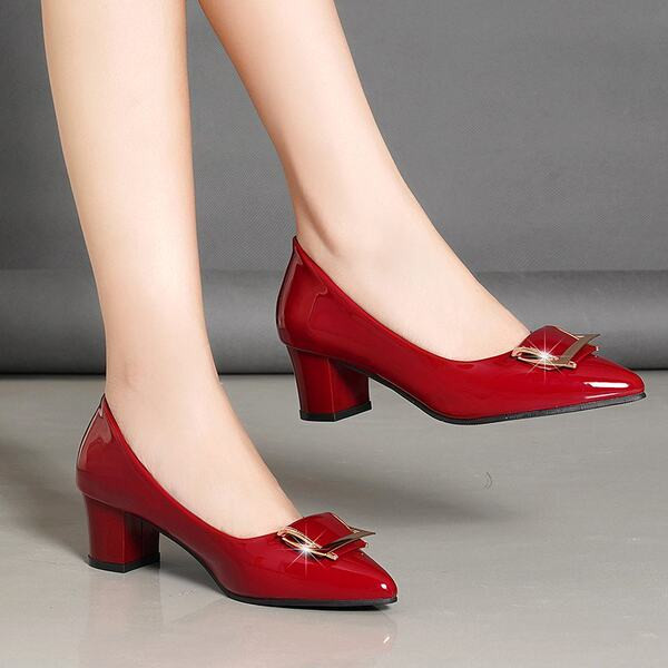 Casual ženske cipele s metalnim elementima i debelom petom