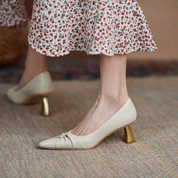 Ежедневни дамски заострени обувки от еко кожа