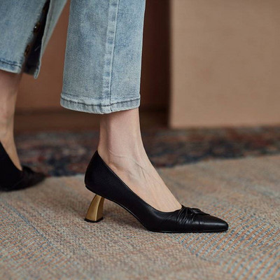 Sieviešu ikdienas smailas kurpes no eko ādas