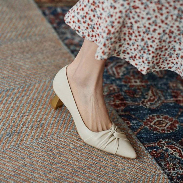 Sieviešu ikdienas smailas kurpes no eko ādas