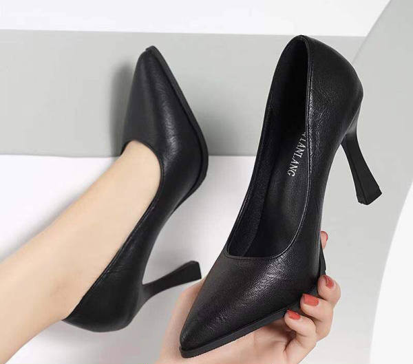 Apavi no eko ādas tīra modeļa ar augstu papēdi