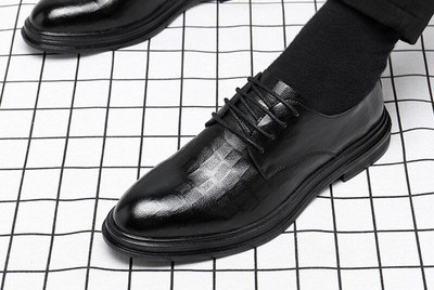 Vīriešu apavu tīrs modelis ar šņorēm