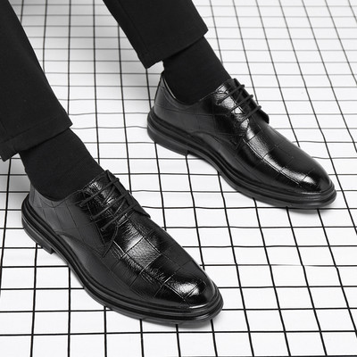 Vīriešu apavu tīrs modelis ar šņorēm