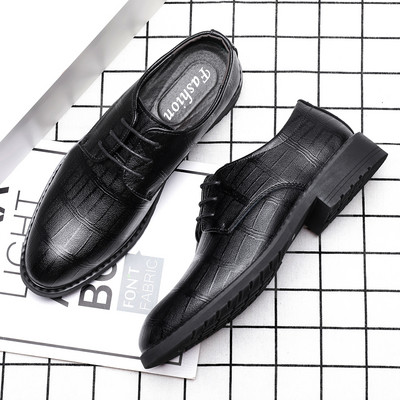 Vīriešu apavu tīrs modelis ar šņorēm