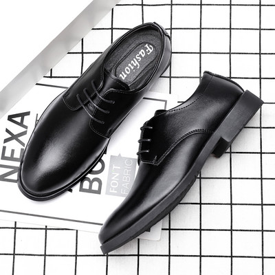 Vīriešu apavu tīrs modelis ar šņorēm