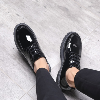 Νέο μοντέλο ανδρικών δερμάτινων παπουτσιών σε μαύρο χρώμα