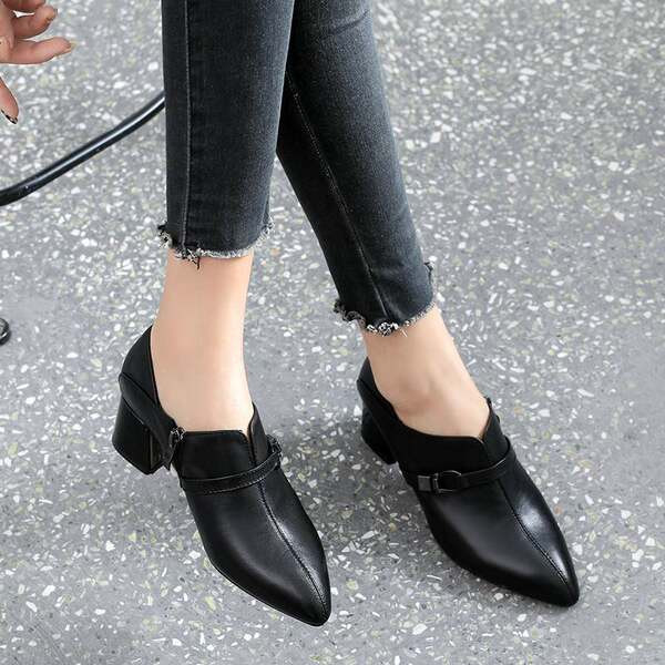 Női cipő eko bőrből, sarokkal és cipzárral