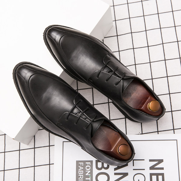 Мъжки обувки -  с връзки в два цвята 