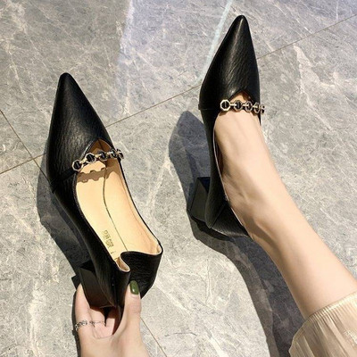 Öko bőrből készült hegyes női cipő