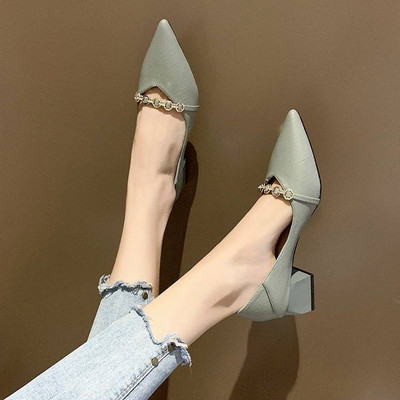 Öko bőrből készült hegyes női cipő