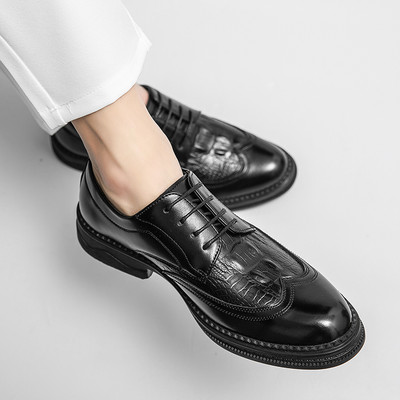 Modernas kurpes ar kvadrātveida papēdi - melnā krāsā