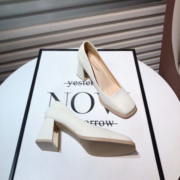 Sieviešu augstie apavi no eko ādas ar biezu papēdi