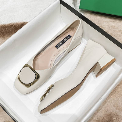 Eko ādas apavi ar metāla elementiem