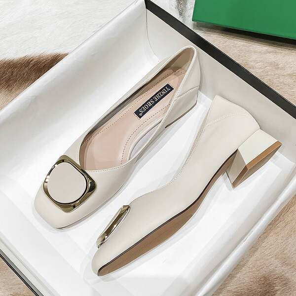 Eko ādas apavi ar metāla elementiem