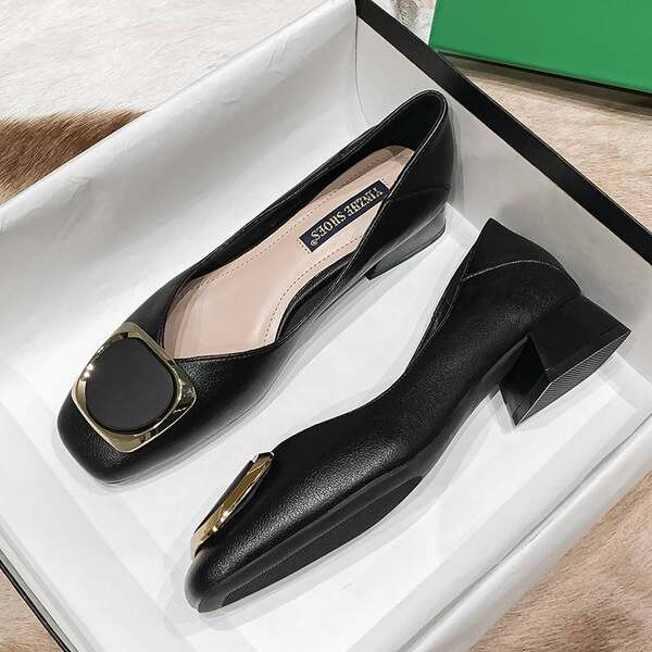 Eko ādas apavi ar metāla elementiem