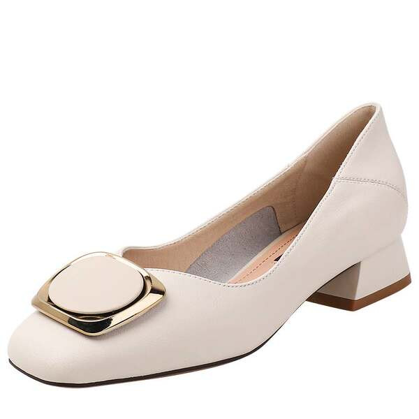 Eko ādas apavi ar metāla elementiem