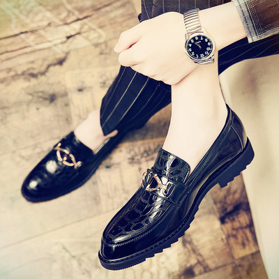 Ανδρικά επίσημα παπούτσια με στάμπα και μεταλλικά στοιχεία