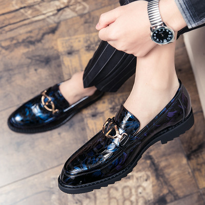 Ανδρικά επίσημα παπούτσια με στάμπα και μεταλλικά στοιχεία