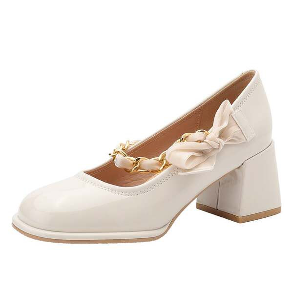 Női zárt orrú cipő, csatos rögzítéssel