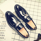 Fekete színű, bojtos férfi lakkcipő