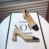 Modern női cipő gyöngyökkel, fehér és bézs színben