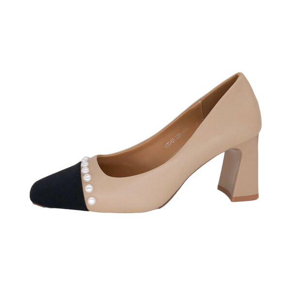 Modern női cipő gyöngyökkel, fehér és bézs színben