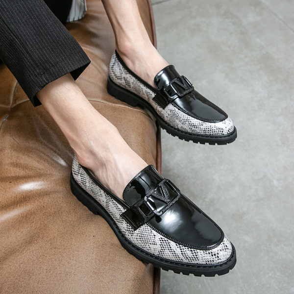 Férfi formális cipő hegyes modell