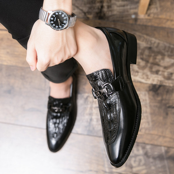 Vīriešu smailas kurpes ar metāla apdari