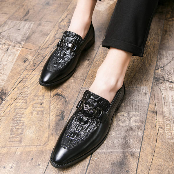 Vīriešu smailas kurpes ar metāla apdari