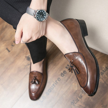 Елегантни мъжки обувки с пискюли -черен и кафяв цвят