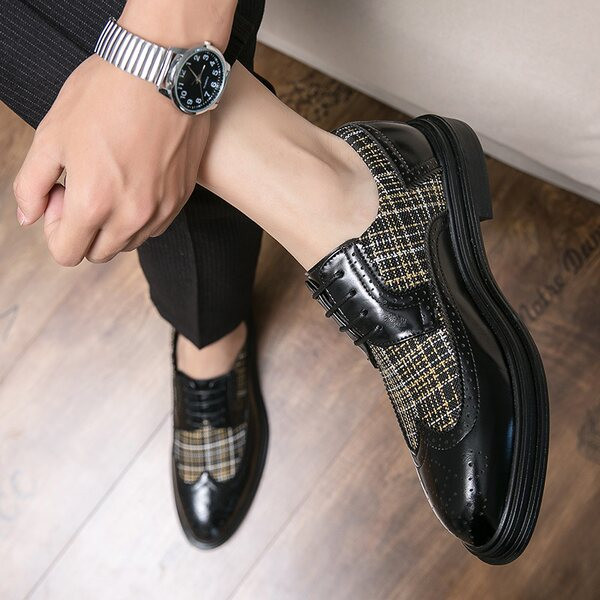 Eko bőrből készült formális férfi cipő mintával és fűzővel