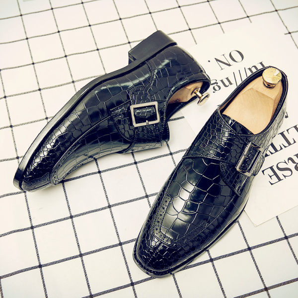 Formai zárt cipő fém elemmel