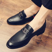 Férfi cipő fém elemmel