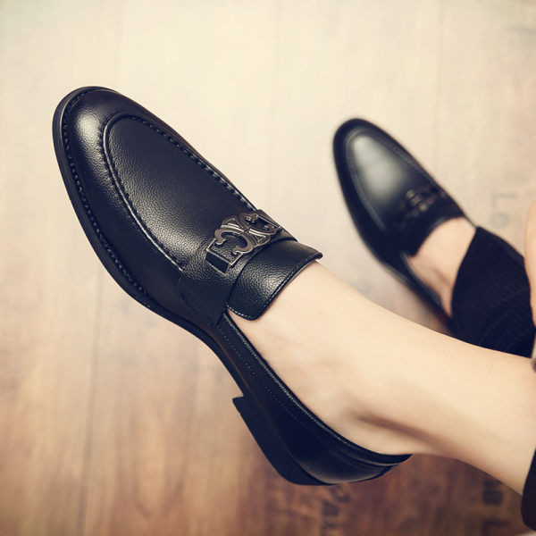 Férfi cipő fém elemmel