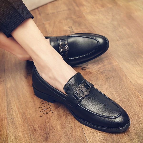 Férfi cipő fém elemmel