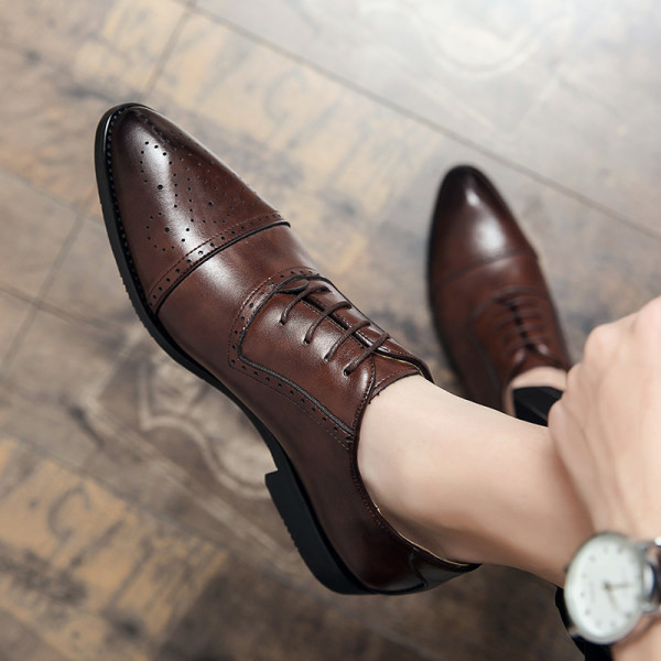 Vīriešu formālas kurpes ar smailu purngalu un šņorēm