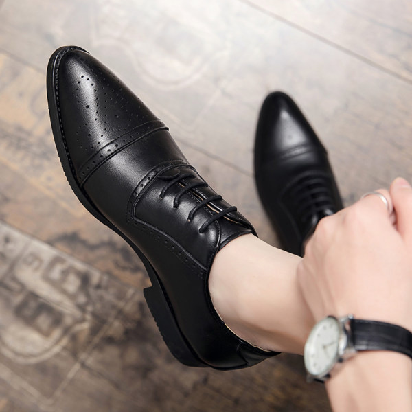 Vīriešu formālas kurpes ar smailu purngalu un šņorēm