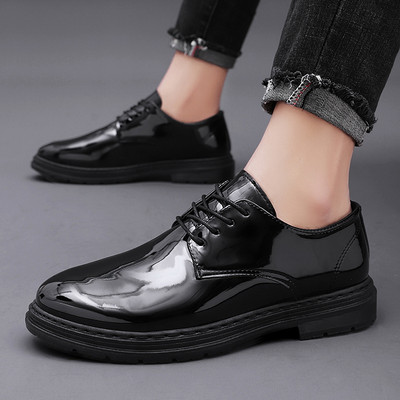 Μοντέρνα ανδρικά παπούτσια από τεχνητό δέρμα σε μαύρο χρώμα