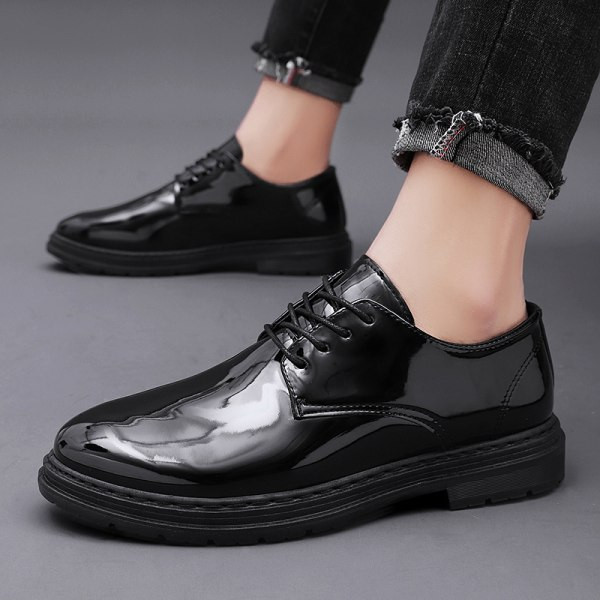 Μοντέρνα ανδρικά παπούτσια από τεχνητό δέρμα σε μαύρο χρώμα