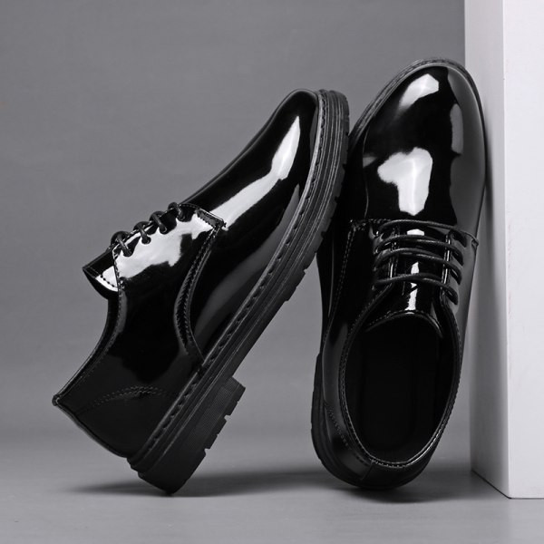 Μοντέρνα ανδρικά παπούτσια από τεχνητό δέρμα σε μαύρο χρώμα