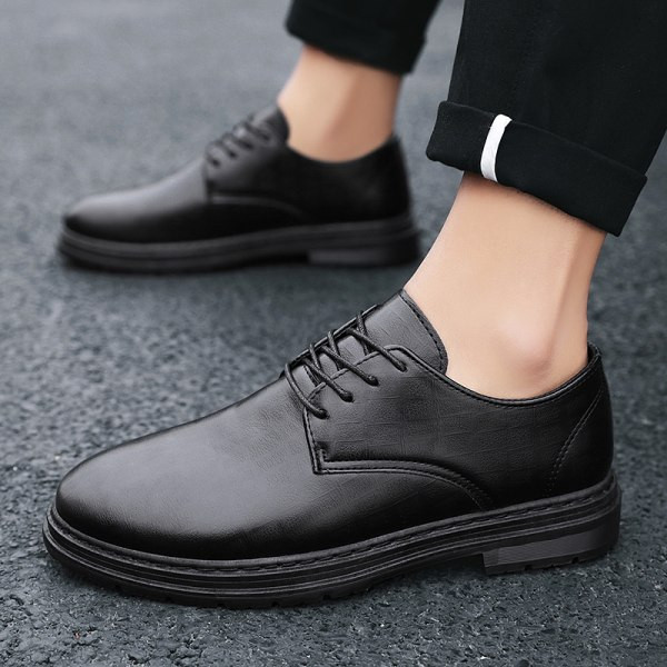 Μοντέρνα ανδρικά παπούτσια από τεχνητό δέρμα σε μαύρο χρώμα