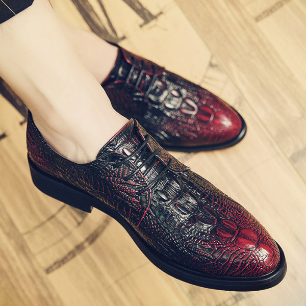 Jauns vīriešu apavu modelis ar šņorēm