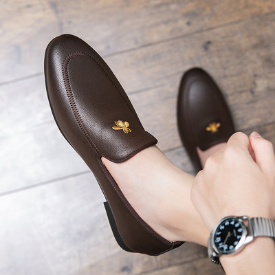 Ανδρικά παπούτσια μαύρα με μεταλλικά στοιχεία