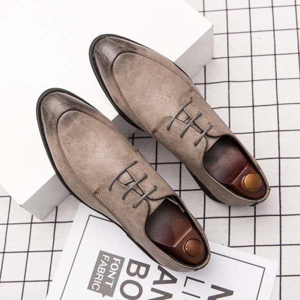 Jauna modeļa retro vīriešu apavi ar šņorēm